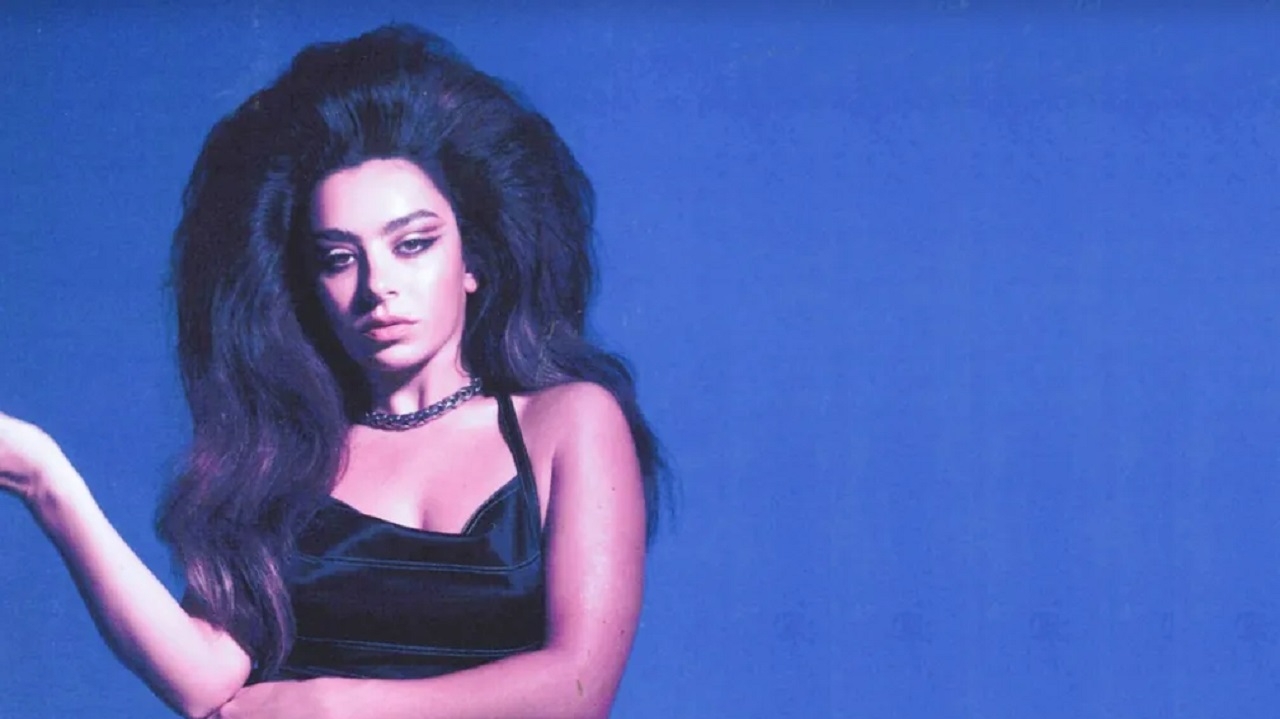 Barbie: Charlie XCX confirma clipe de “Speed Drive”