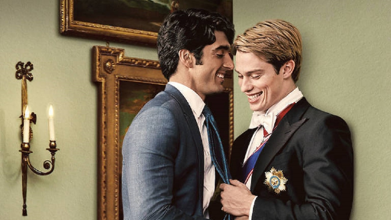 Nicholas Galitzine, de “Vermelho, Branco e Sangue Azul”, comenta sobre cenas picantes