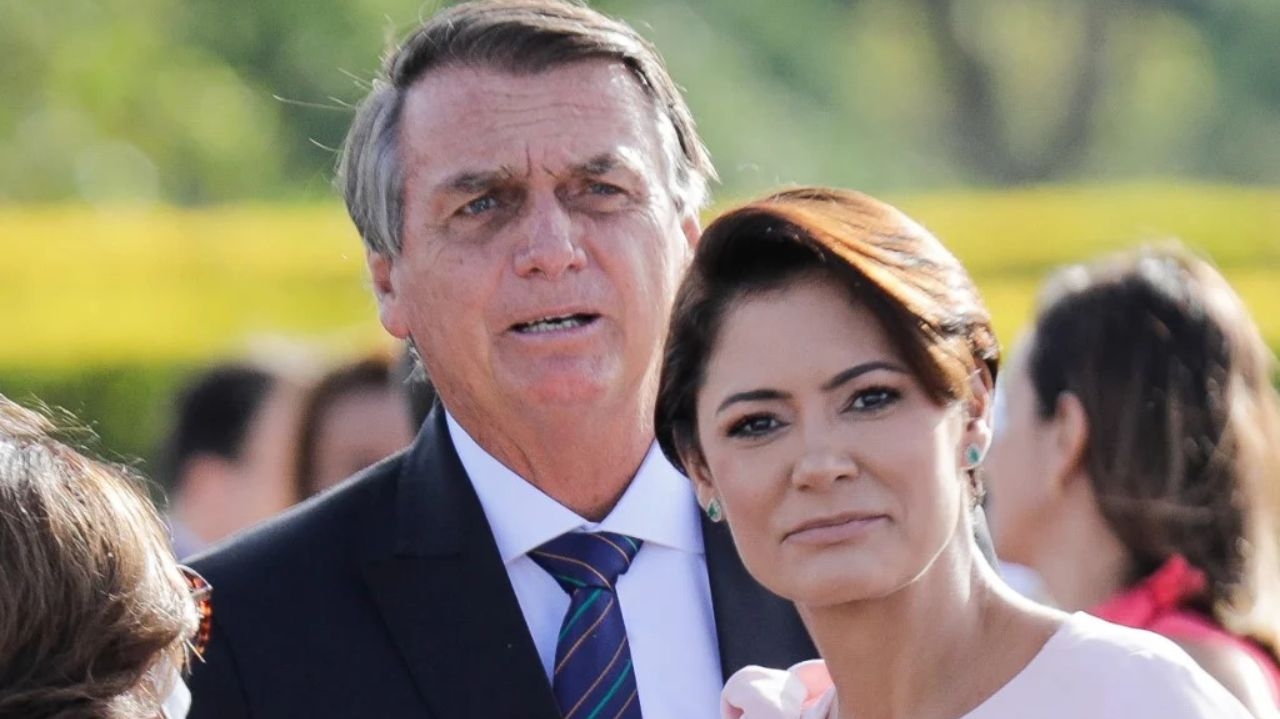 Michelle Bolsonaro reage a provocações em restaurante em Brasília