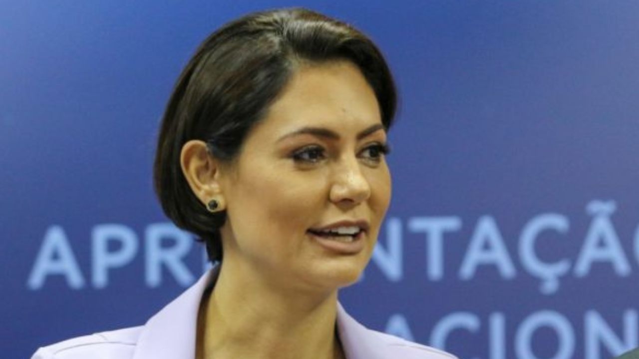Michelle Bolsonaro é investigada por possíveis vendas ilegais de joias e presentes de alto valor