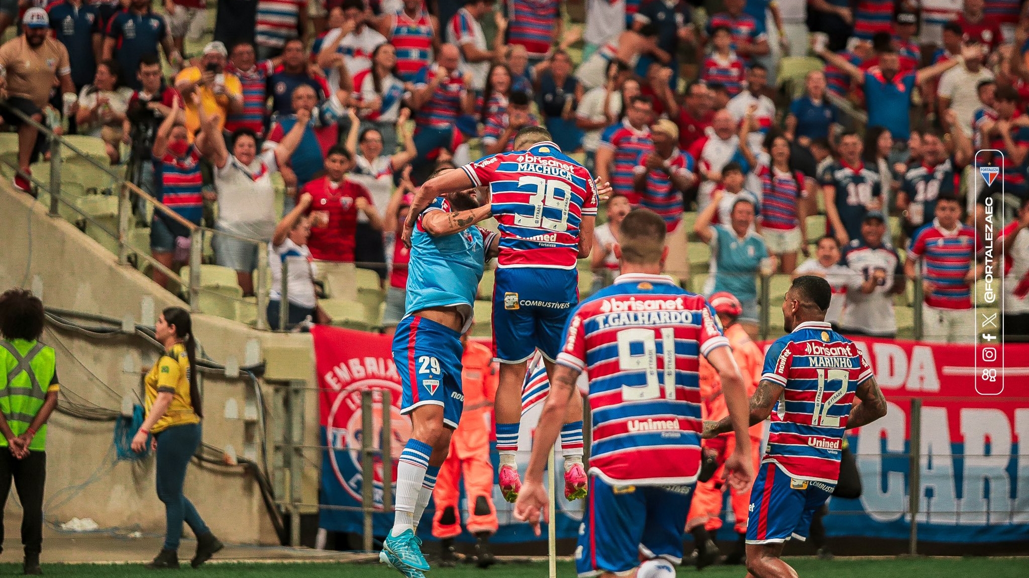 Fortaleza goleia no Castelão e mantém Santos na zona do rebaixamento