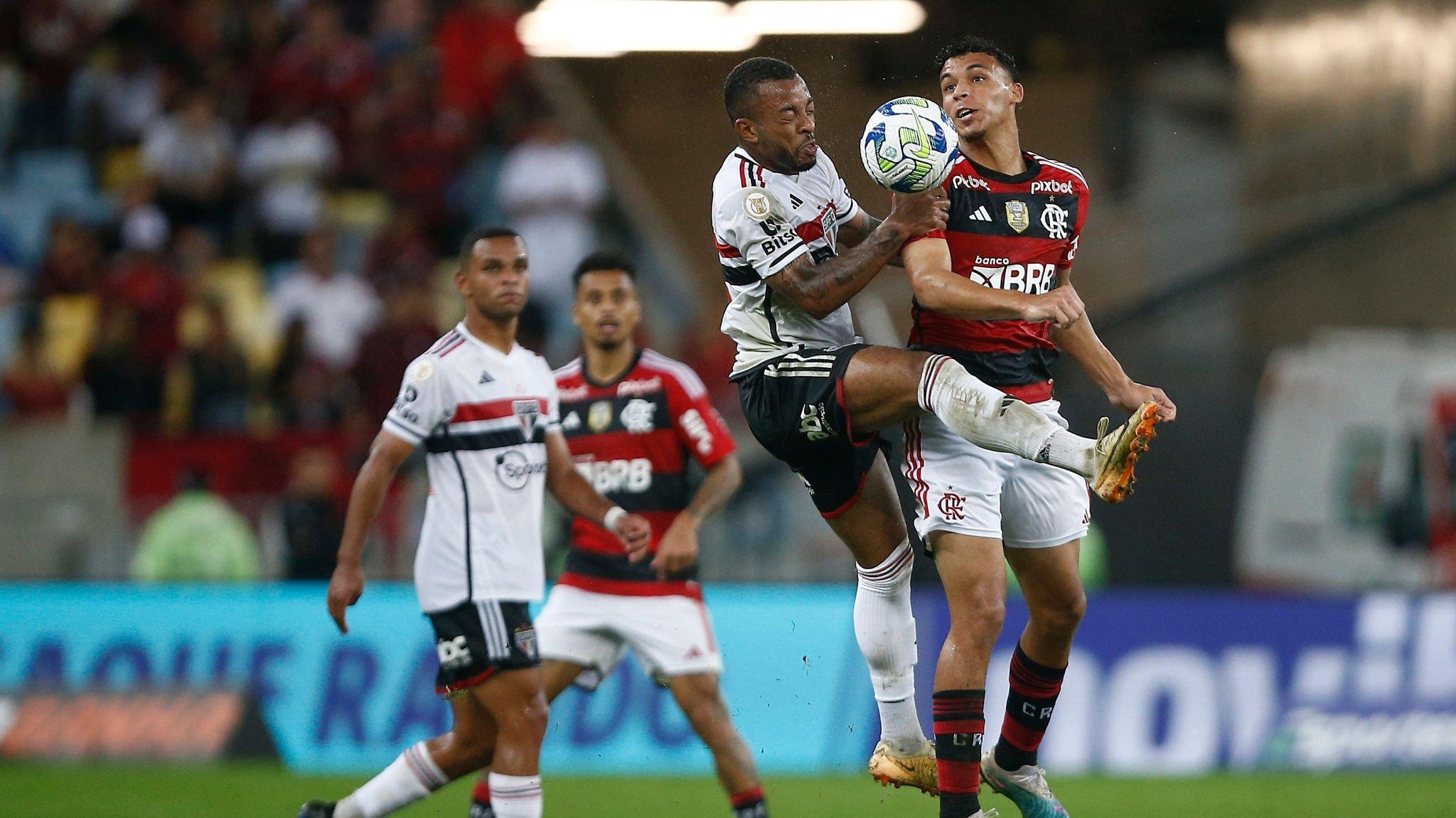 Em estreia de James, São Paulo e Flamengo empatam pelo Campeonato Brasileiro