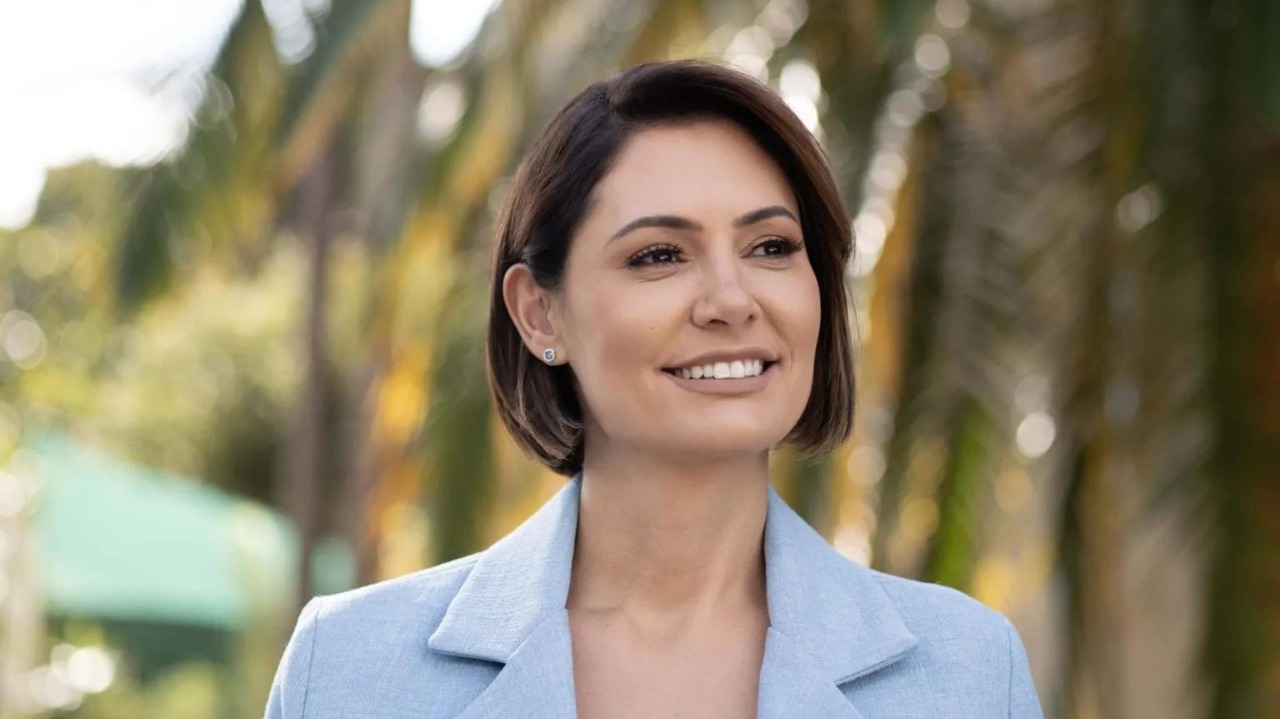 Michelle Bolsonaro contrata advogado após o pedido de quebra de sigilo