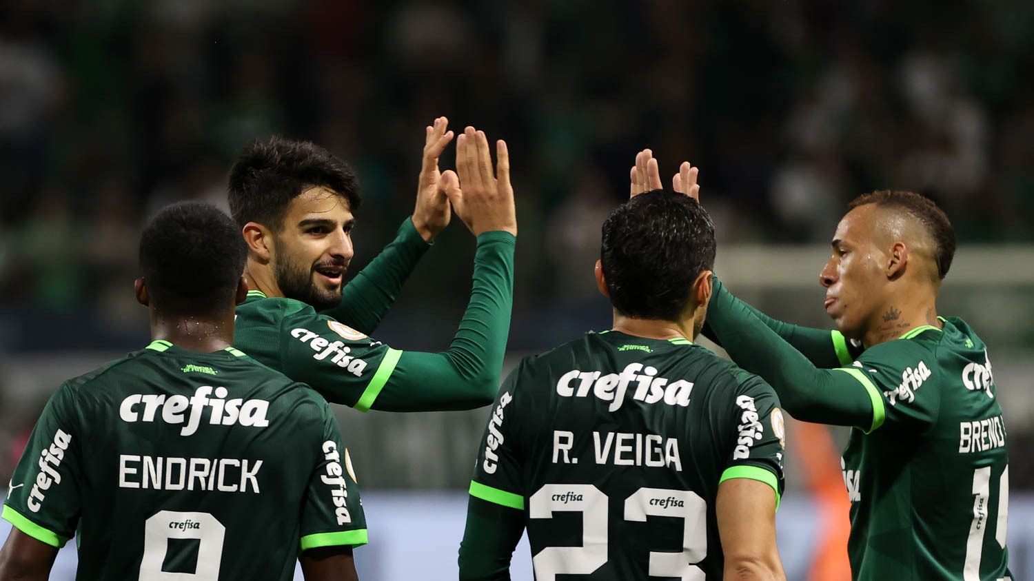 Palmeiras marca no último lance e vence Cruzeiro pelo Brasileirão