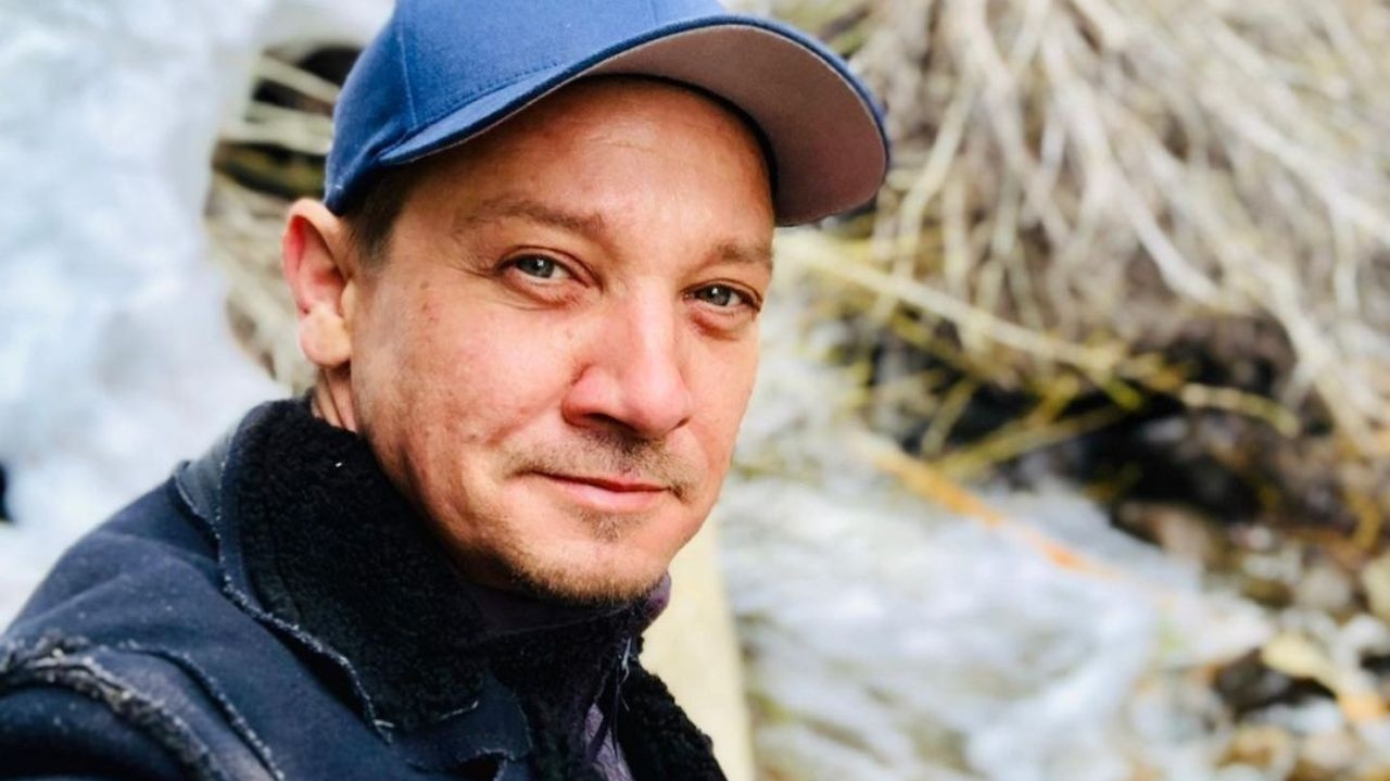 Jeremy Renner compartilha tratamento que faz com câmera hiperbárica para receber oxigênio