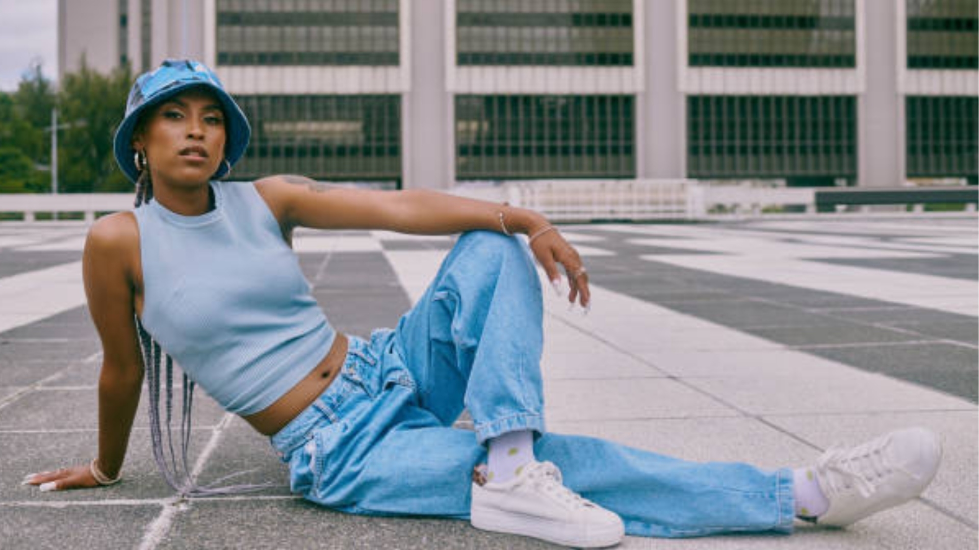 Três estilos de jeans que continuam em tendência no mercado da moda