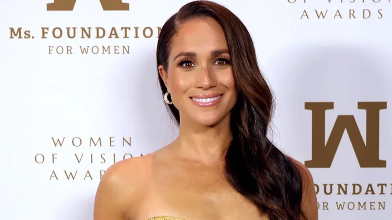 Meghan Markle usa joia avaliada em R$ 10 mil em encontro com amigas