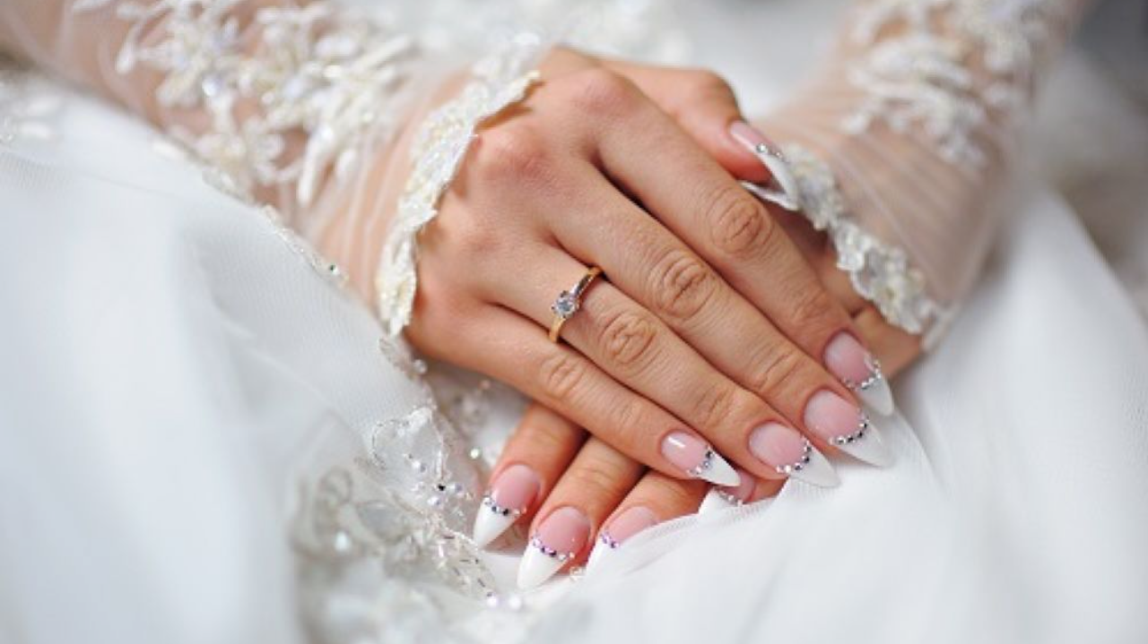 Confira as inspirações de unha para usar no dia de noiva
