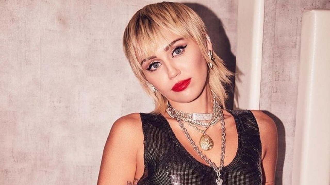 Miley Cyrus anuncia “Used To Be Young”, novo single da cantora