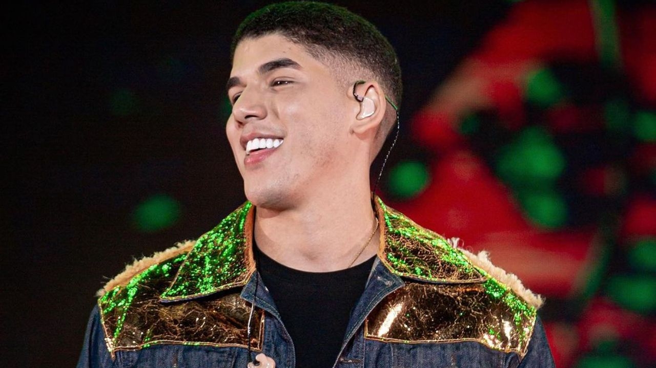 Zé Vaqueiro anuncia que irá retomar a sua agenda shows e pede orações pelo filho caçula