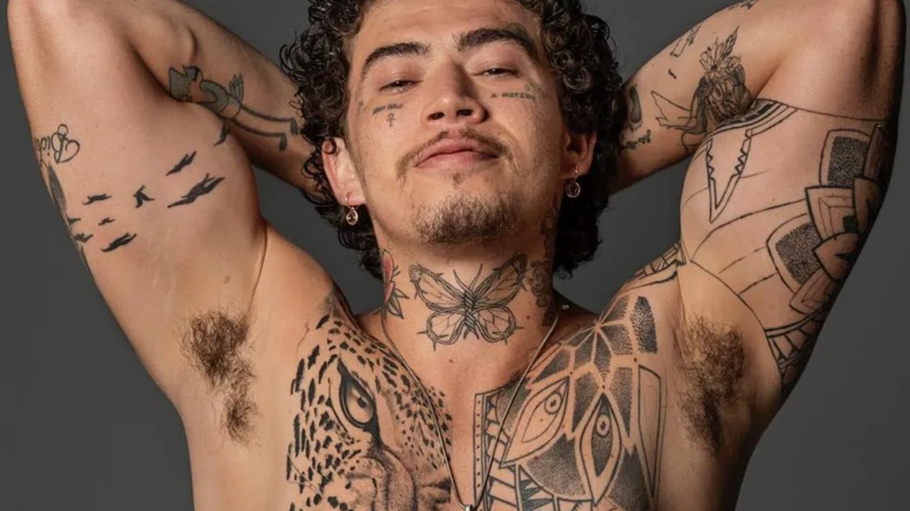 Whindersson responde aos internautas sobre questões relacionadas ao sinal em seu olho