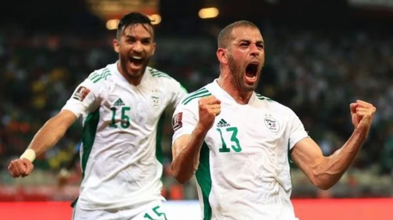 Coritiba avança em negociação para contratar o atacante Slimani