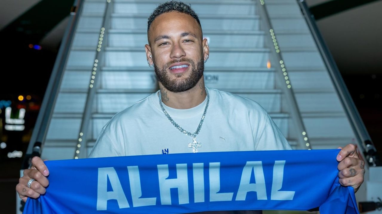 Neymar lota estádio em apresentação pelo Al-Hilal