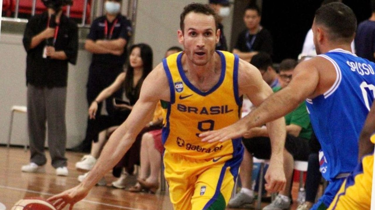 Brasil perde a primeira partida antes da Copa do Mundo de Basquete