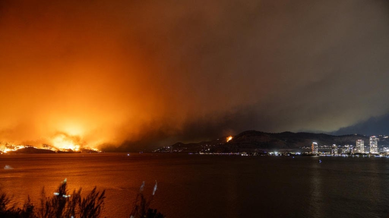 Incêndio alarmante faz com que Canadá declare estado de emergência