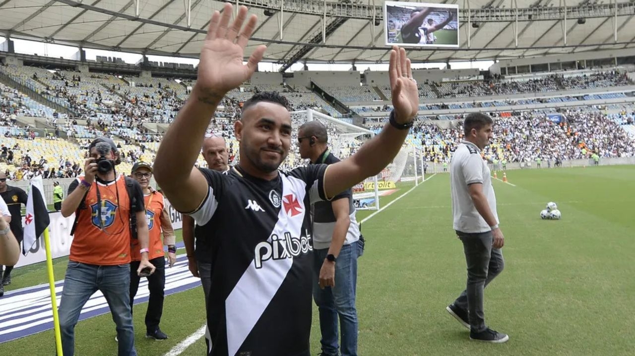 Dimitry Payet é recebido com festa no Maracanã