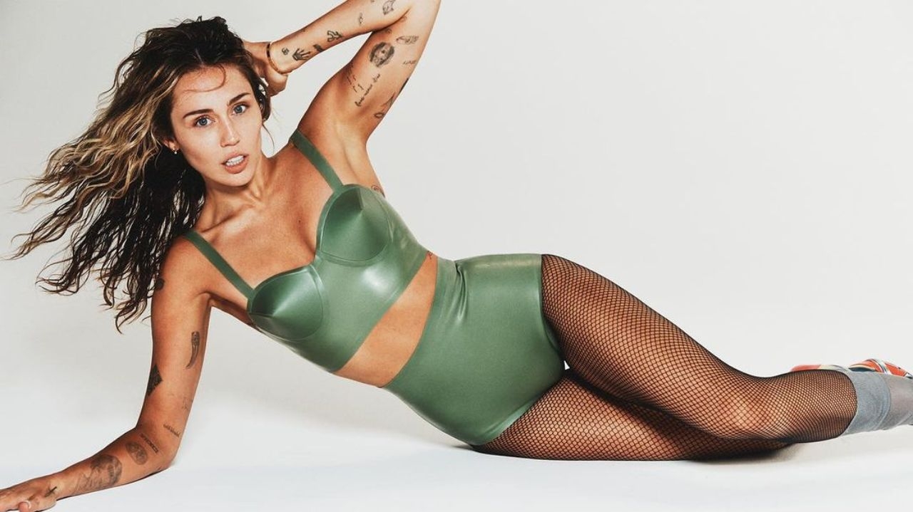 Rumores apontam que Miley Cyrus, Bad Bunny e Jack Harlow estão sendo cotados para o Super Bowl 2024