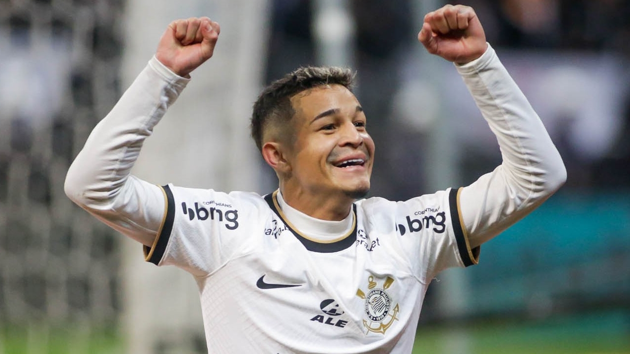 Adson é liberado pelo Corinthians e viaja para assinar com clube francês