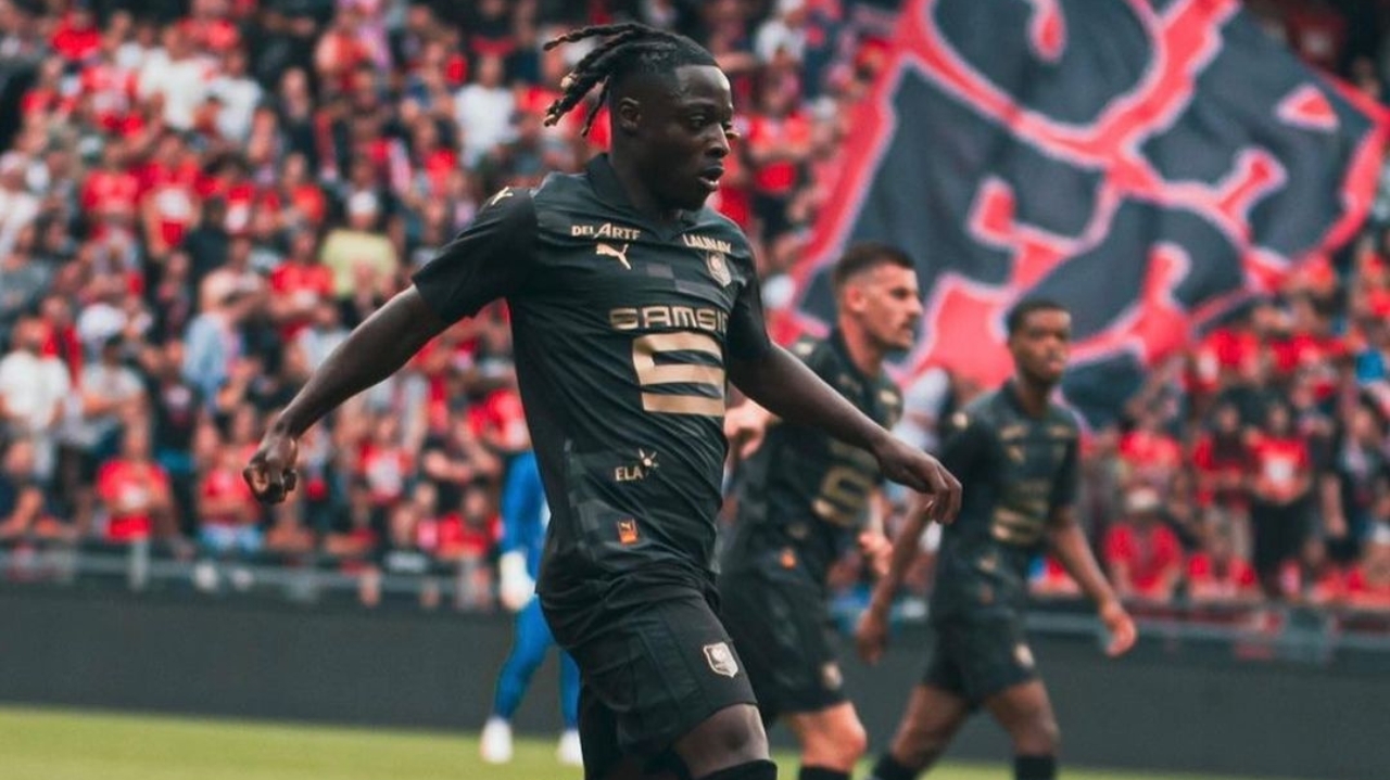 Manchester City reforça ataque com a contratação do atacante belga