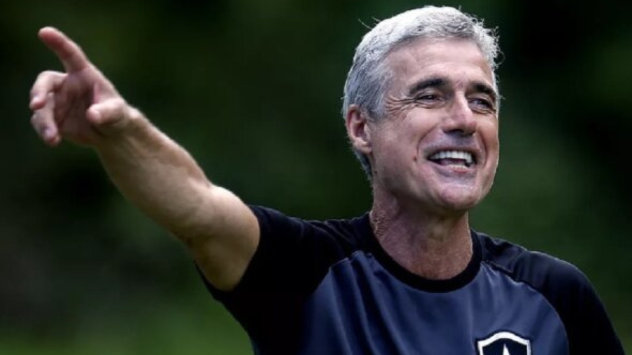 Luís Castro explica sua saída do Botafogo no meio do campeonato