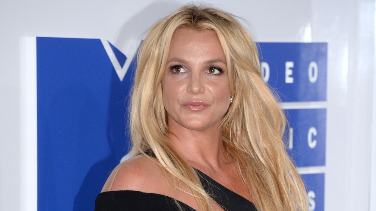 Britney Spears sensualiza em vídeo em meio a divórcio