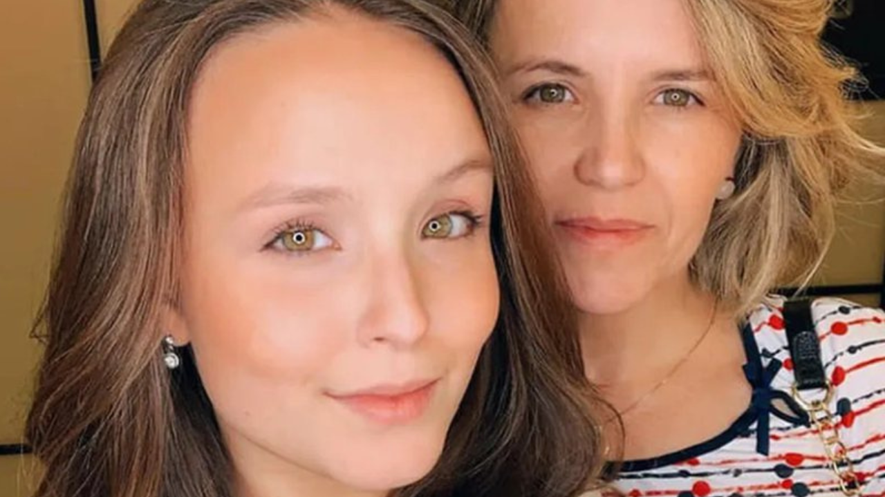 Mãe de Larissa Manoela se pronuncia após fala preconceituosa