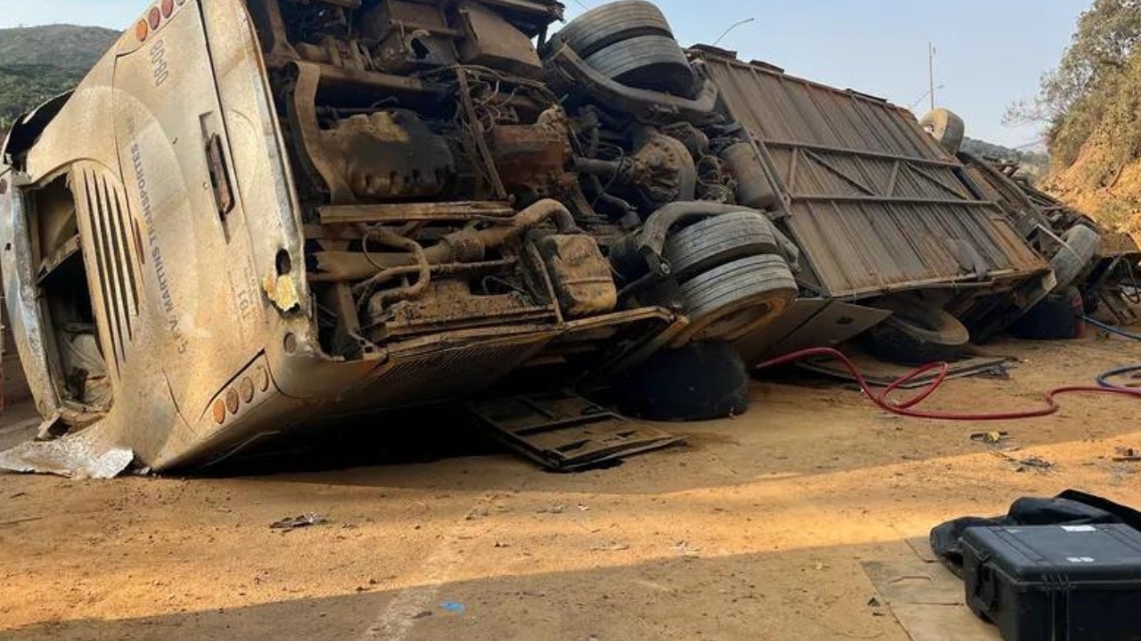 Vídeo registra acidente de ônibus com torcedores do Corinthians em Minas Gerais