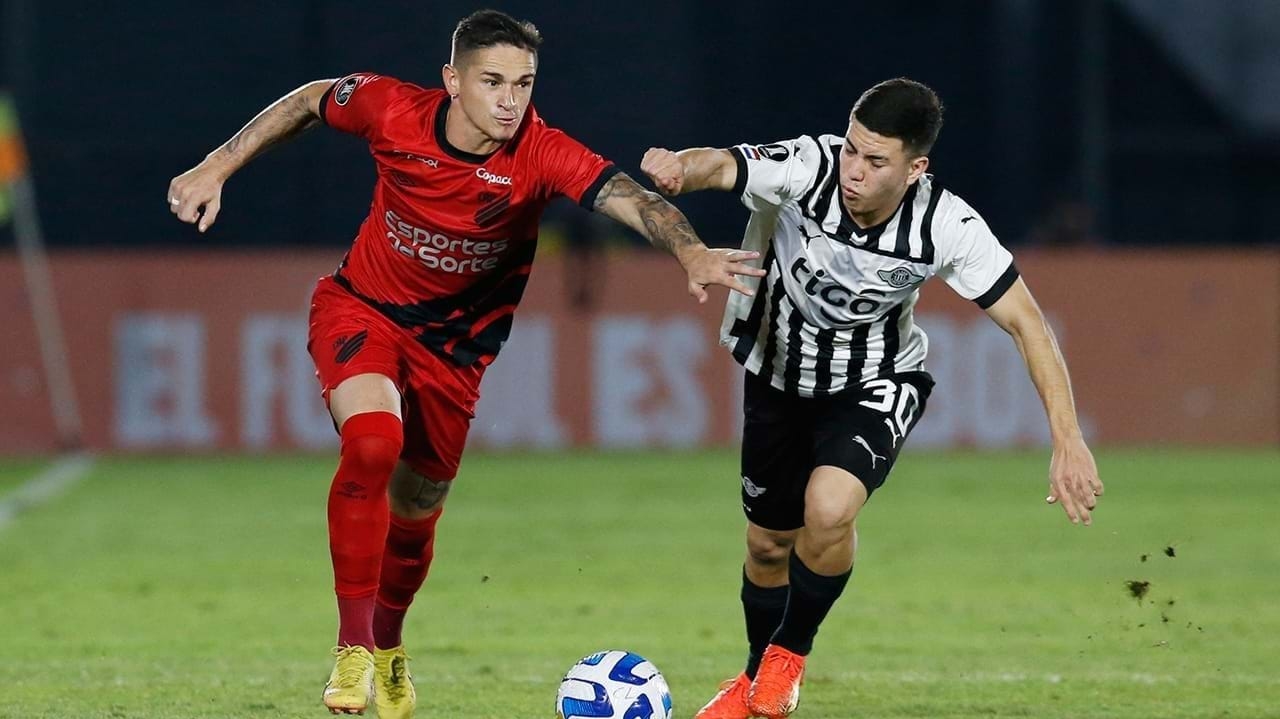 Athletico aumenta montante e oficializa transferência de Khellven para o CSKA Moscou