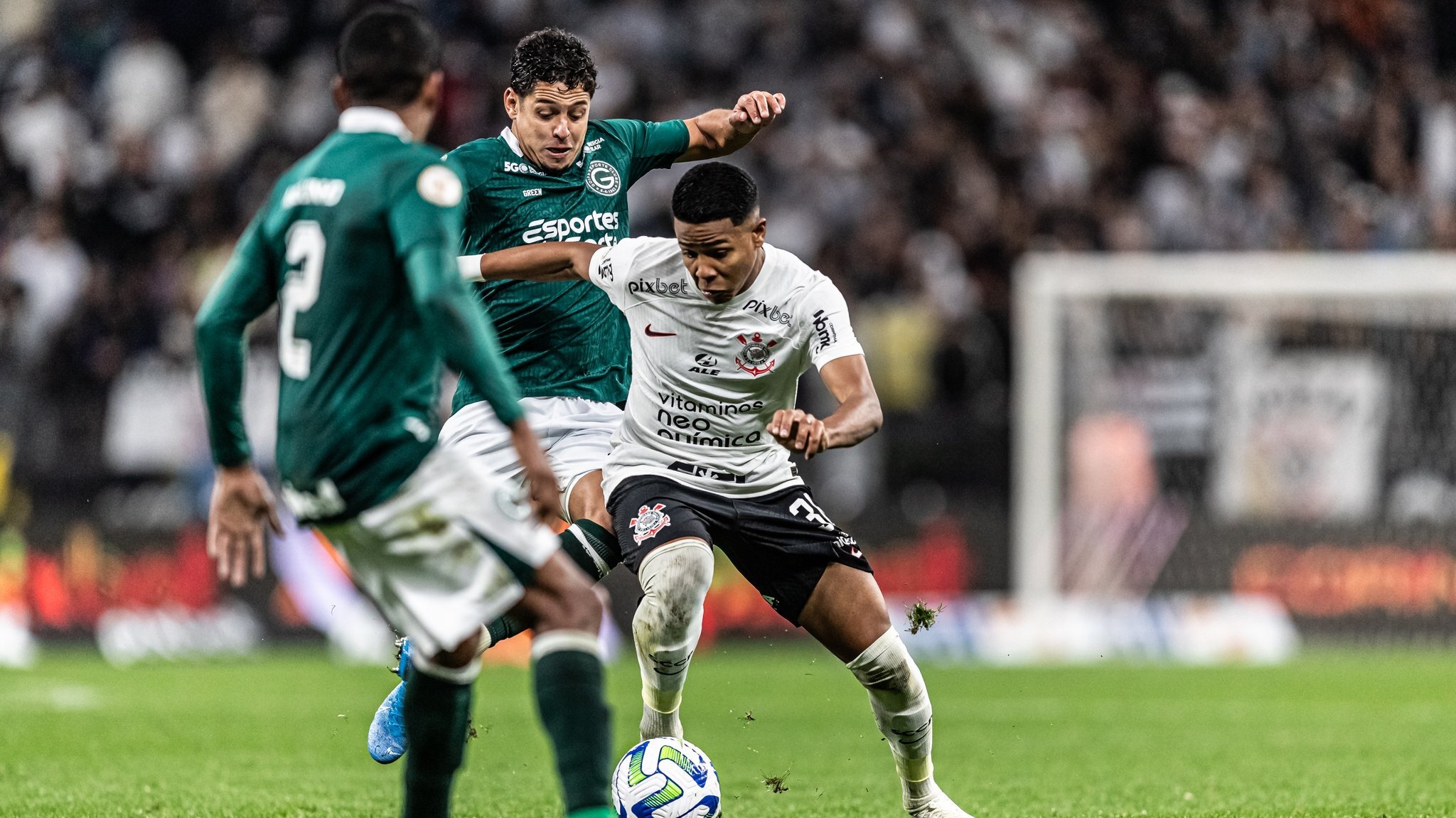 Com time misto, Corinthians fica no empate contra o Goiás