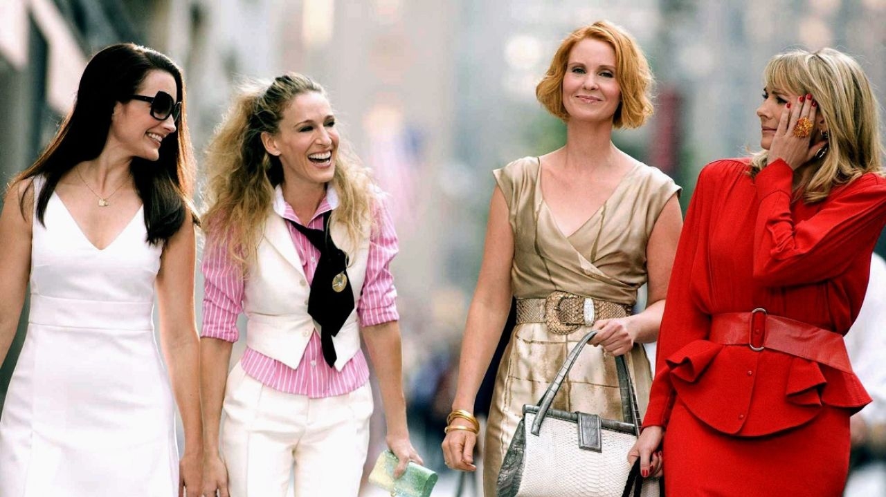 “Sex and The City”: fascinator usado em cena por Sarah Jessica Parker vai à leilão