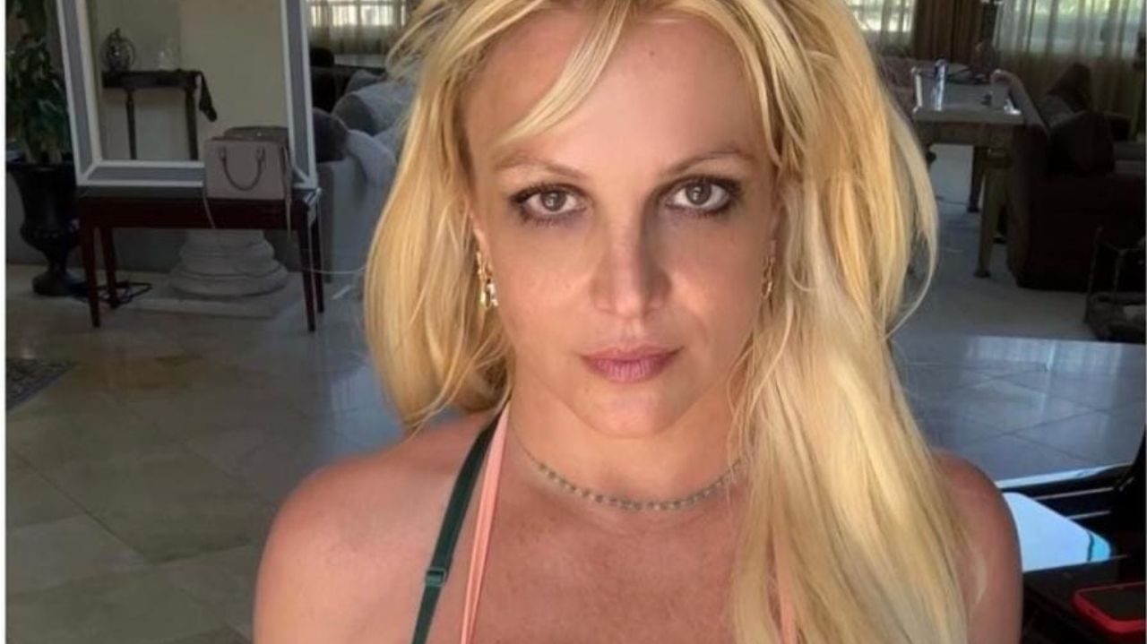 Britney Spears é fotografada com suposto affair; rapaz carrega alguns antecedentes criminais