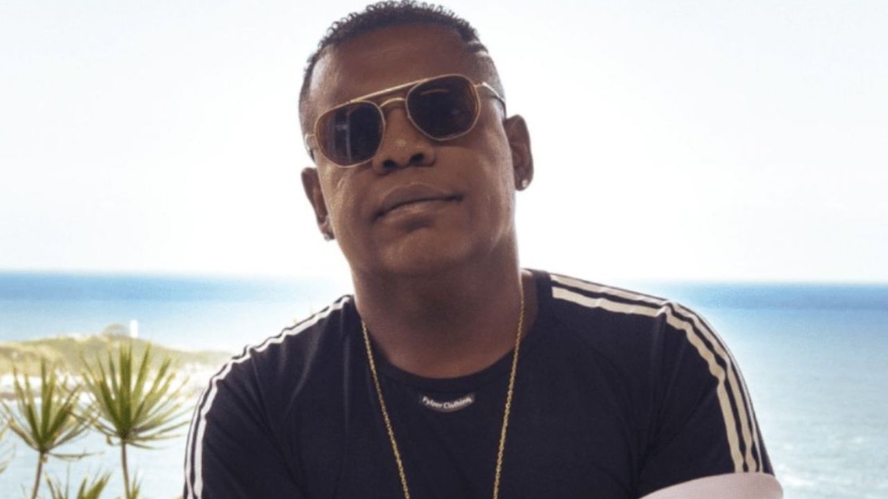 Familiares e amigos se despedem de MC Marcinho em velório no Rio de Janeiro