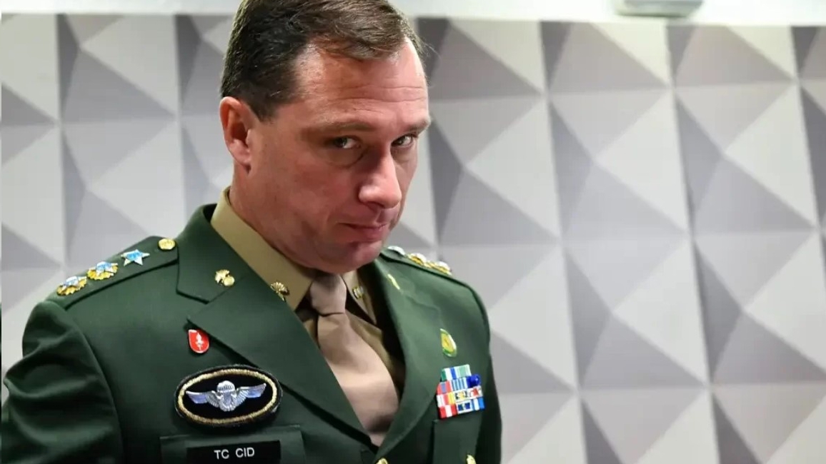 Esposa de Mauro Cid pode receber pensão se ele for expulso do Exército