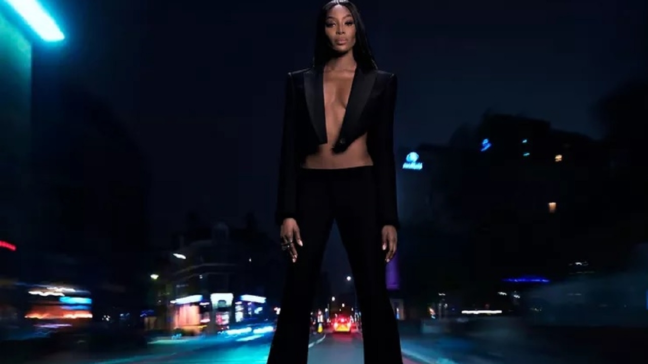 Naomi Campbell brilha em nova campanha de Alexander McQueen