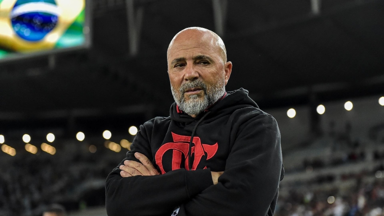 Mesmo sem confiança de parte da diretoria, Sampaolli é bancado por Landim até fim do ano