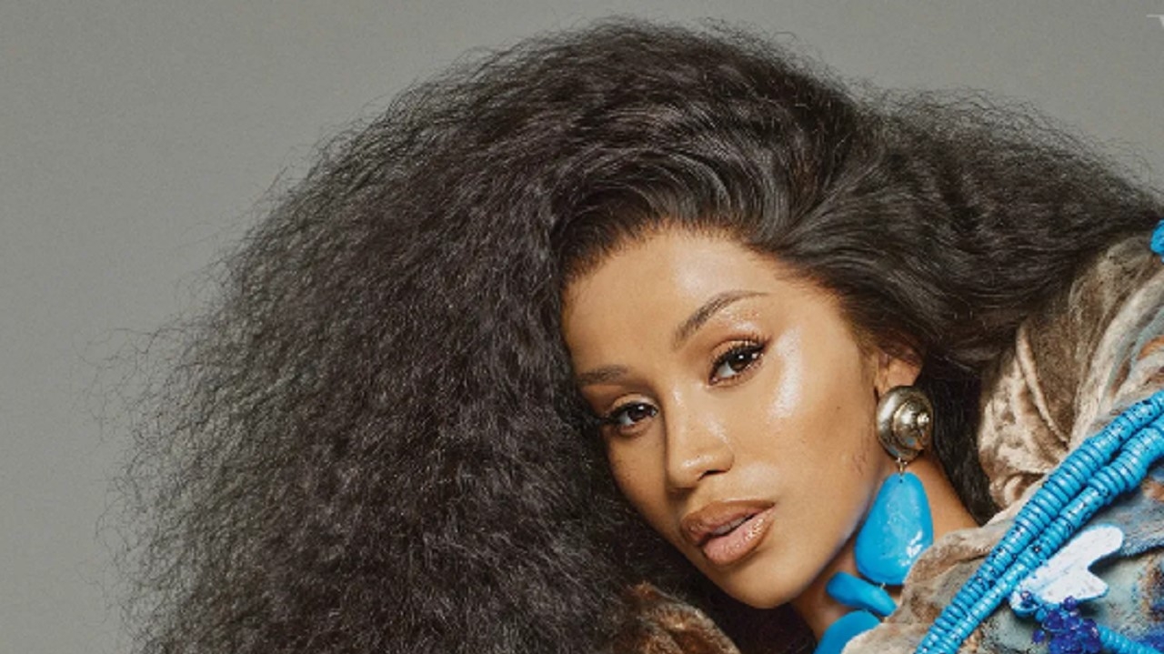 Cardi B honra suas raízes, mas diz se sentir mais julgada que outras rappers