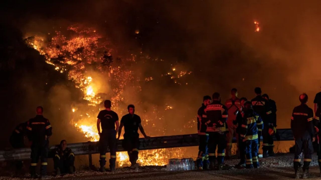 Incêndio florestal na Grécia é o maior já registrado pela União Europeia