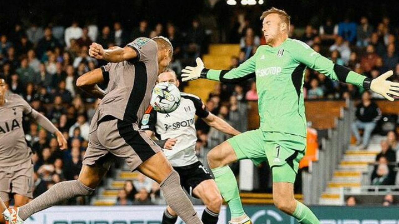 Richarlison marca, mas não impede eliminação do Tottenham