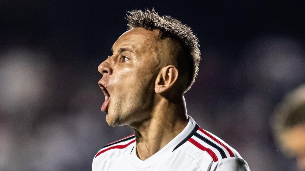 São Paulo pensa em renovar contrato com Rafinha  até  2024