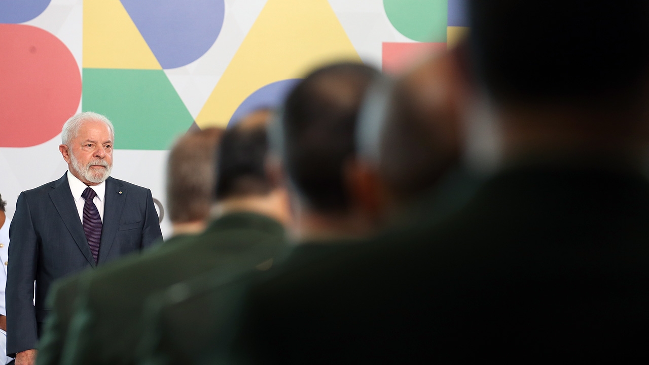 Governo trabalha para aprovar proposta que restringe participação de militares na política