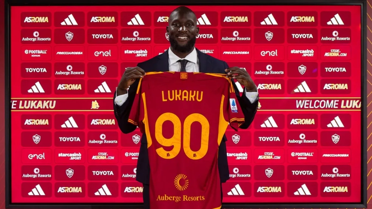 Romelu Lukaku é oficializado como novo atacante da Roma
