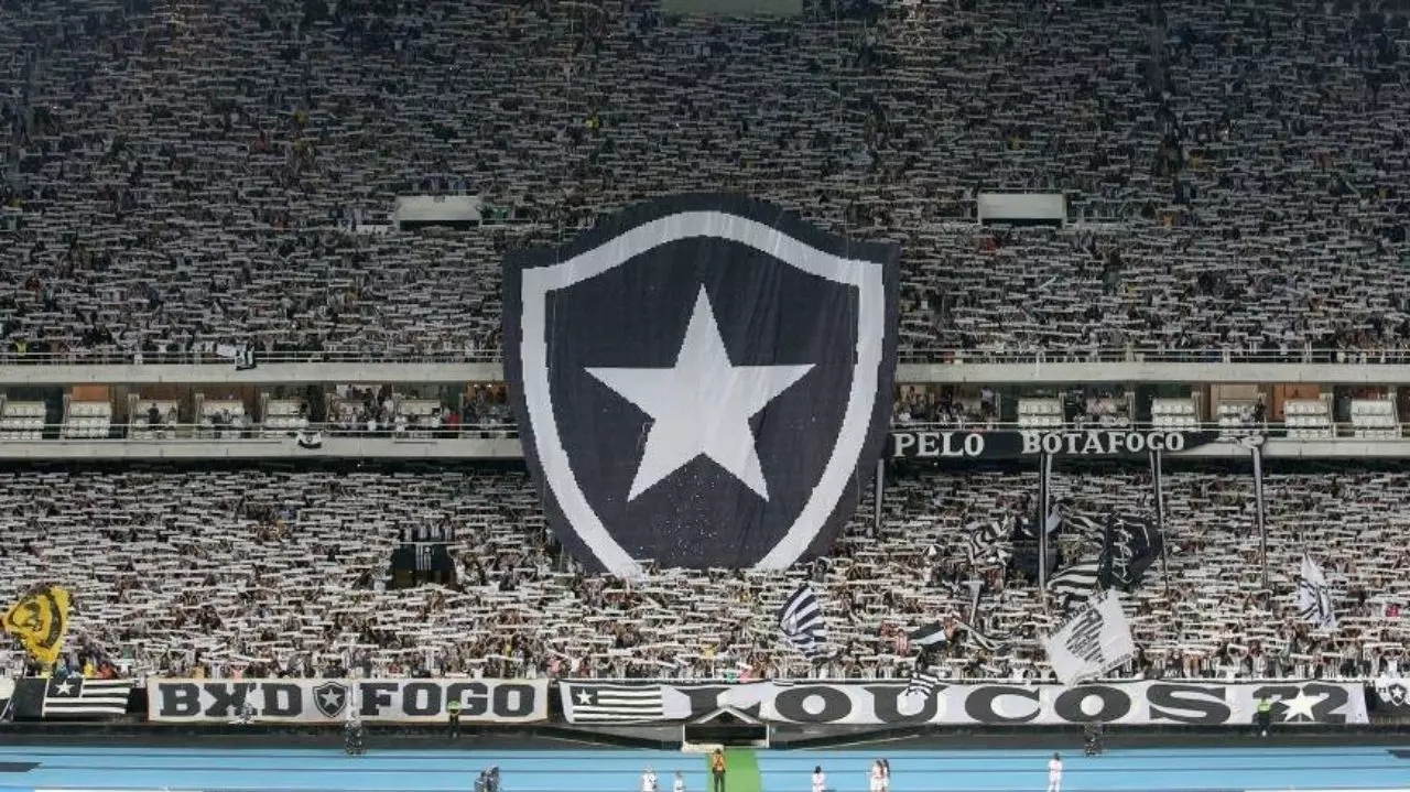 Torcida do Botafogo se mobiliza para apoiar o clube no clássico contra o Flamengo