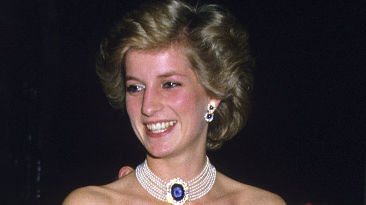 Veja os sete looks da Chanel em que a Princesa Diana vestiu como ninguém