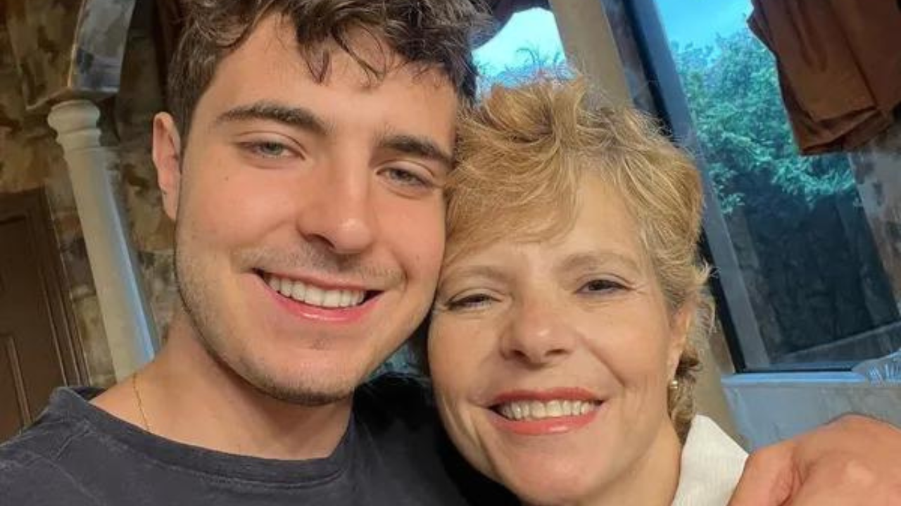 Rose Miriam publica fotos ao lado do filho em meio a luta pela fortuna de Gugu