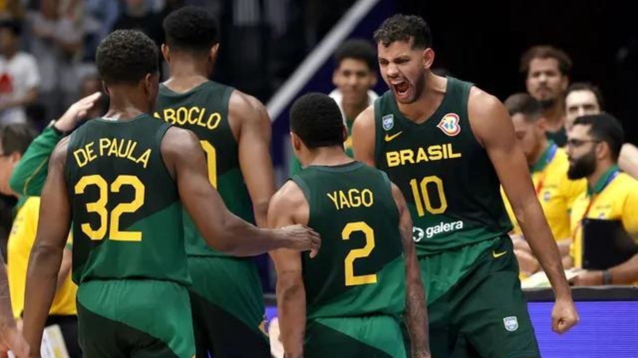 Brasil vence Canadá de virada na Copa do Mundo de basquete
