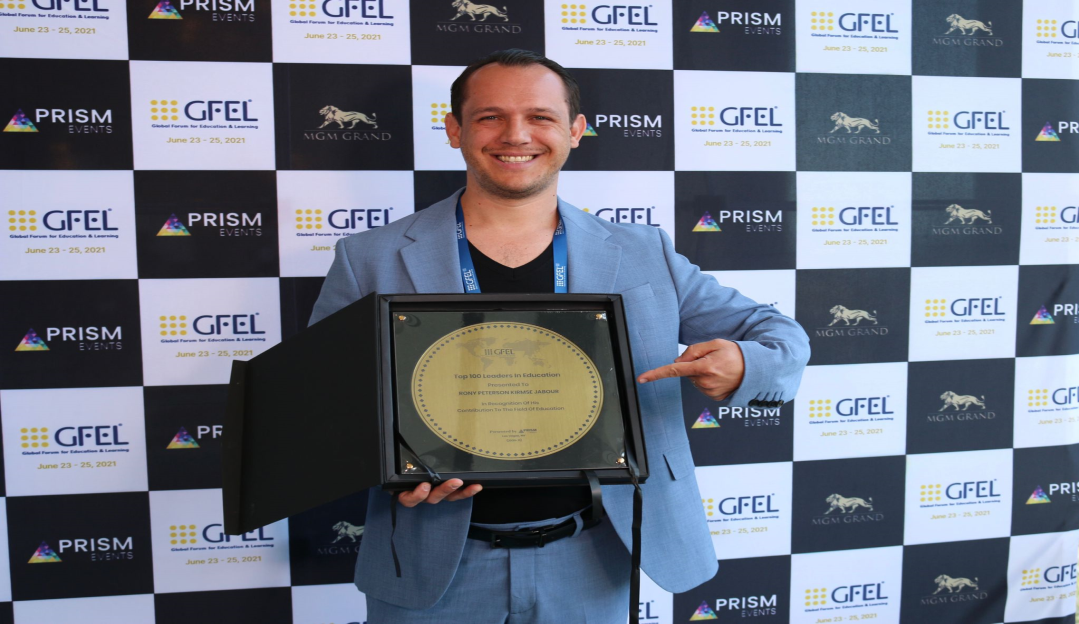 Rony Jabour premiado com o “Top 100 Líder em Educação” pelo Fórum Global para Educação e Aprendizagem, em Las Vegas