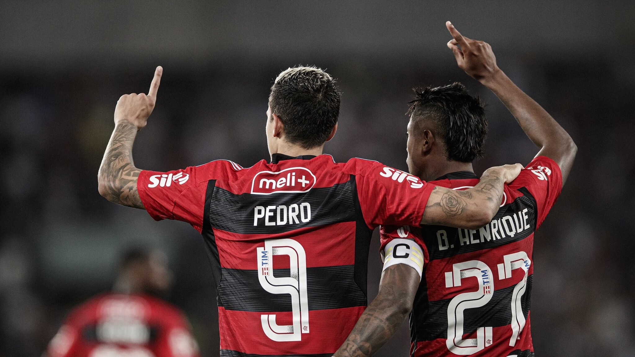 Flamengo derrota Botafogo no Nilton Santos e ameniza crise no elenco