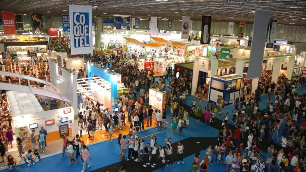Bienal do Livro faz sucesso e tem público maior que o esperado
