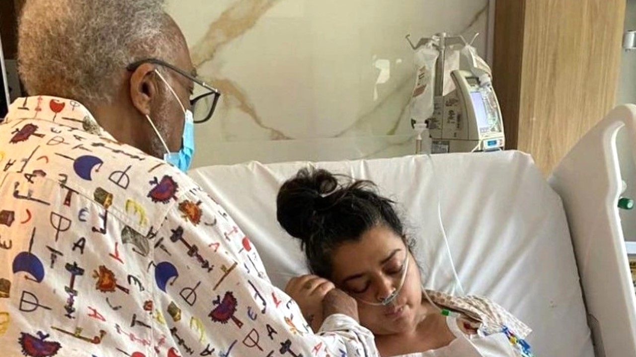 Preta Gil recebe visita de famosos após curtirem festival em São Paulo