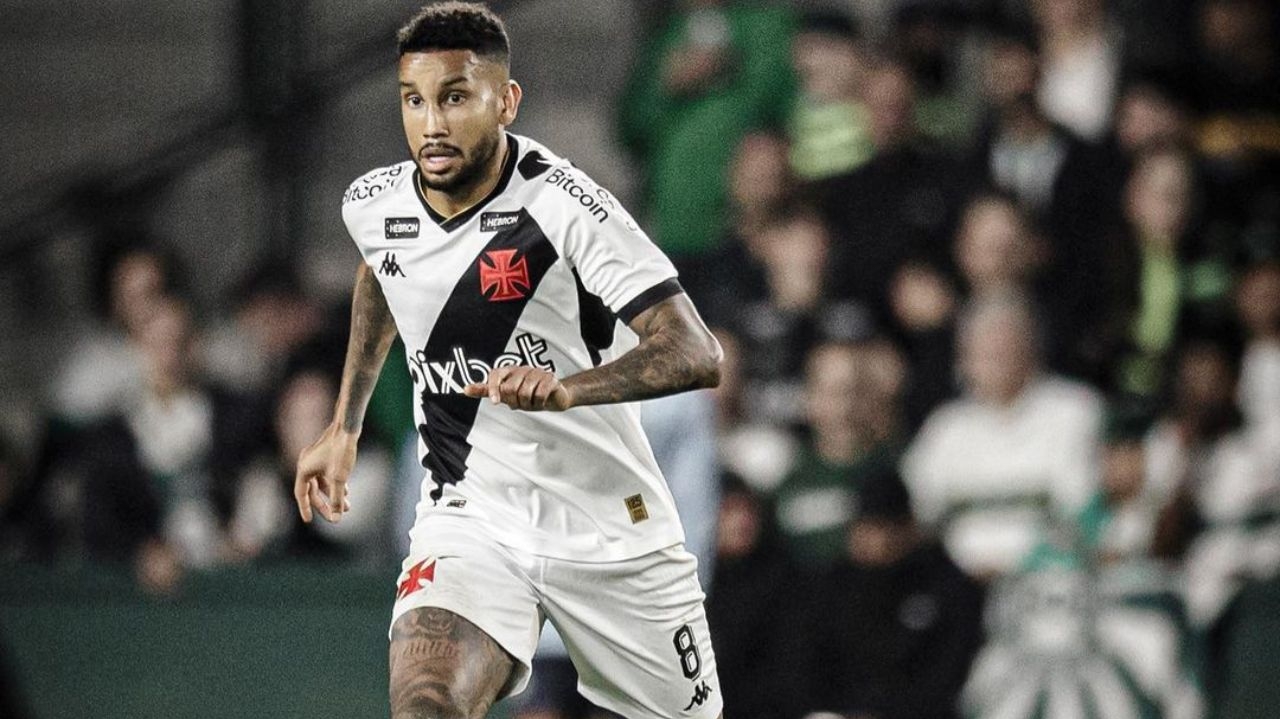 Jair é expulso e pede desculpas para torcida do Vasco